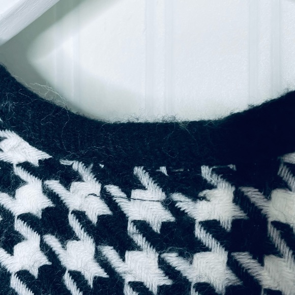 V. Fraas Houndstooth print Cape Shawl Poncho Cover O/S 100% Acrylic - Picture 12 of 16